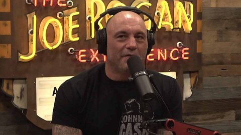 Joe Rogan Reacts To a Pro Jab Journalist Who Dropped Dead of A Heart Attack