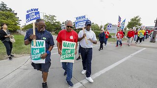 Talks Between GM, United Auto Workers Stall 3 Weeks Into Strike