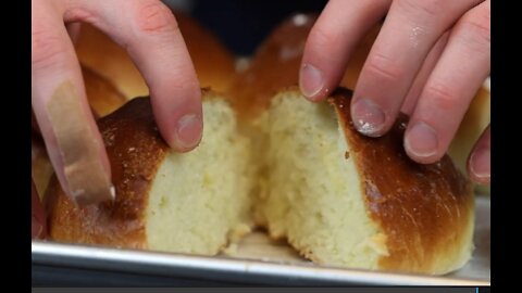 HOW TO MAKE BRIOCHE BREAD