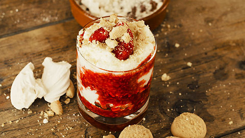 10-minute raspberry and meringue mess recipe