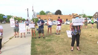 USPS supporters rally in Green Bay for emergency funding, congressional action