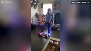 Vovó anda de hoverboard pela primeira vez e causa cena hilária