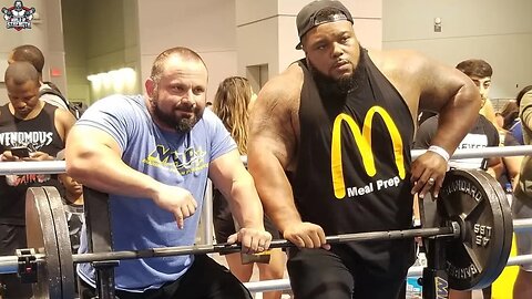 The Lighest Man to Ever Bench Press Over 300kg/661lbs