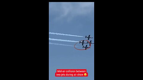 Mid-air collision between two jets during air show 😲 This last weekend at Fort Lauderdale air show