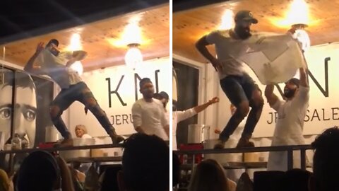 Restaurant employee shows off his epic dance moves