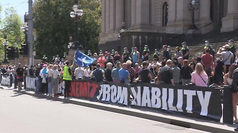 Australia: Anti-lockdown protesters demonstrate in front of Victorias parliament building