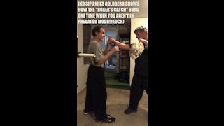 JKD SIFU MIKE GOLDBERG DEMOS BOXER'S CATCH FOLLOWED UP WITH AN EYE ATTACK