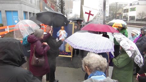 Fr Imbarrato and group praying in front of Planned Parenthood Boston 4 21 17