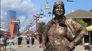 Summerfest human statue stands still for hours