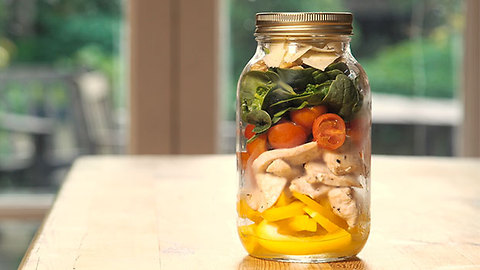 Chicken, spinach and walnut jar salad