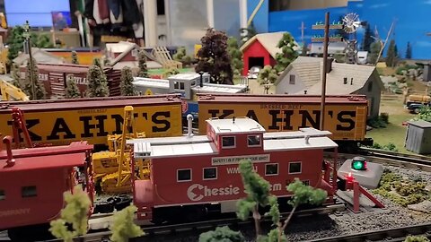 C&O,B&O, Chessie System to CSXT mixed freight with 5 die-cast hoppers.