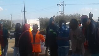 UPDATE: Numsa delivers food to Lanxess underground strikers (Bfk)