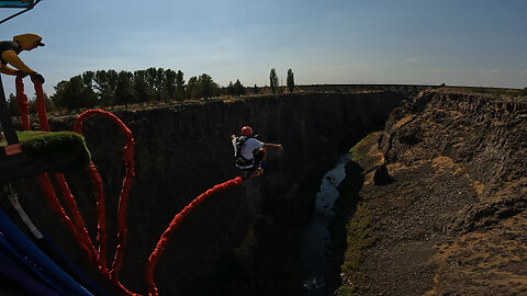 Watching Bungee Adventures in Central Oregon, USA!