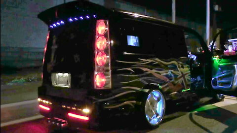 Pimped-up Vans: Japanese Auto Enthusiasts Customise Rides With Crystals And Cool LEDs