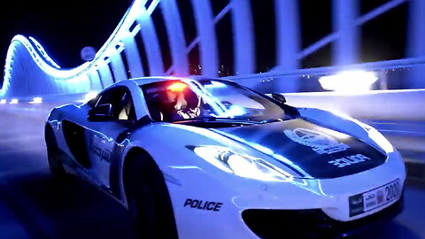 Dubai police supercars VS Professional racecar driver