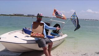 Dunedin-based Pizza Skiff delivers fresh hot pies to islands and sandbars in Tampa Bay
