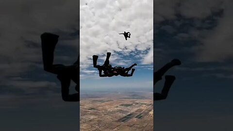 🤙How crazy is this?😮..👥Credits and rights to amazing #skydiving