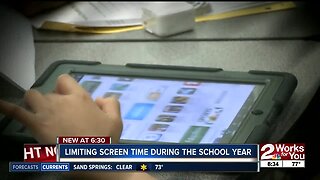 Experts worry tablets hurt basic reading skills