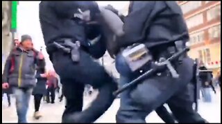 Riot Police Attack Man In Germany During Anti Vaccine Mandate Protests