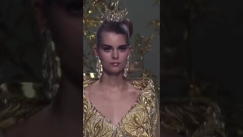 Guo Pei Spring/Summer 2016 Runway Collection