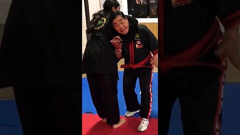 UFC Style Choking Locks😱😳#selfdefense #youtubeshorts #karate #capoeira #viralshort #fighting #viral