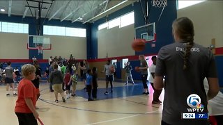 Yale basketball team spends day with boys and girls