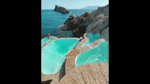 Cliffside pools in Santorini 💦Greece 🇬🇷