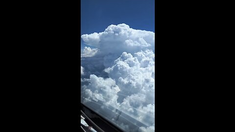 Stunning footage from cockpit of cumulus congestus clouds