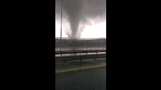 Massive tornado near Istanbul captured on camera