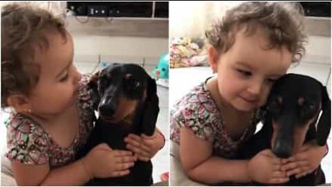 Tämän pikkutytön koiraansa kohtaan tuntema rakkaus sulattaa sydämesi
