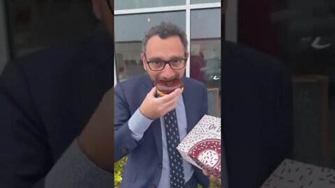 Child actor Omar Algabra hocks over priced donuts outside of coffee shop due to no vaccine passport