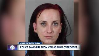 Police save girl from hot car after mom overdoses