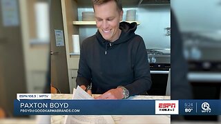 Tom Brady signs with Tampa Bay Bucs