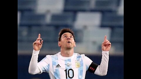 Messi gives incredible pass