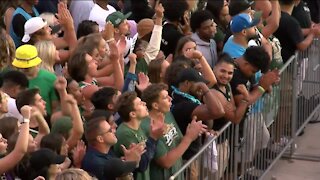 'Make a lot of noise': Fans show up in full force for the Milwaukee Bucks, Giannis