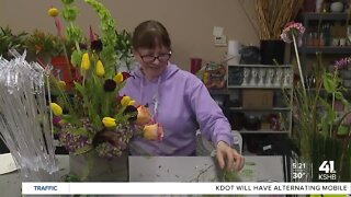 Flower shops' costs soar, impacting Valentine's Day 2022