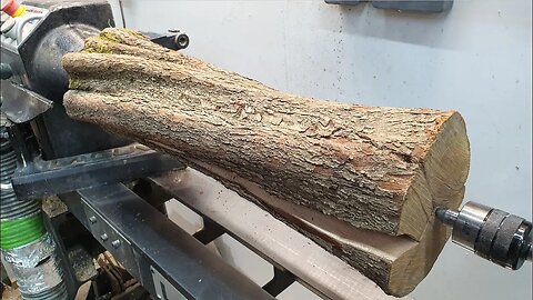 Woodturning - Cracking Hawthorn