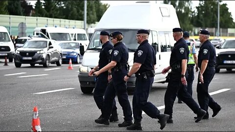 Policija na Lučkom dočekuje navijače Hajduka koji dolaze na utakmicu u Maksimir