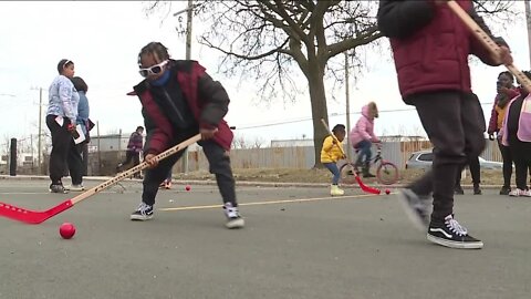 Detroit Ice Dreams working to grow game of hockey in Detroit