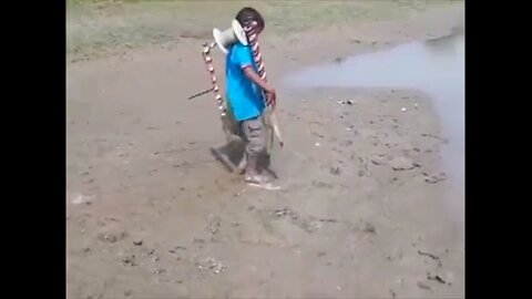 very smart boy know how to fishing #funnyvideo