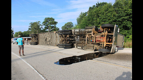 18 WHEELER TURNS OVER NEXT TO SCHOOL, GOODRICH TEXAS, 06/06/23...