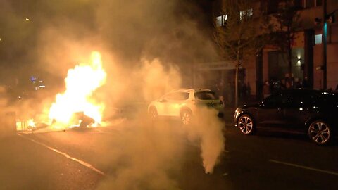 France: Riot police clear Place d'Italie in Paris after protesters set barricades on fire 06.04.2023