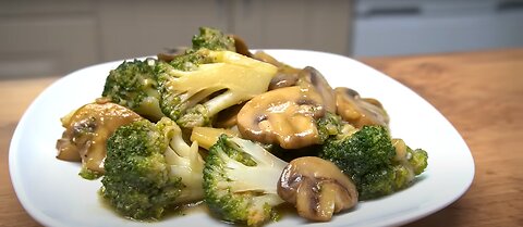Broccoli has never been prepared so delicious! Broccoli with mushrooms in garlic sauce.