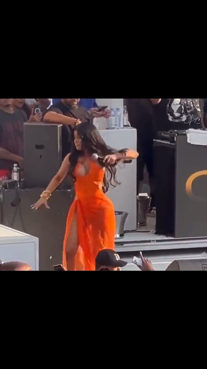 Cardi B Throws Mic At Fan Who Tossed Drink At Her Onstage