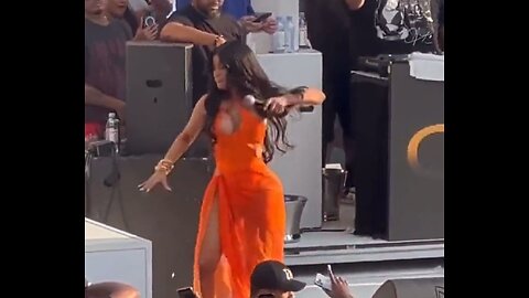 Cardi B Throws Mic At Fan Who Tossed Drink At Her Onstage