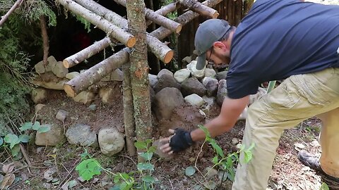 Survival Hut 3 Overnight: Mud & Stone Firepit
