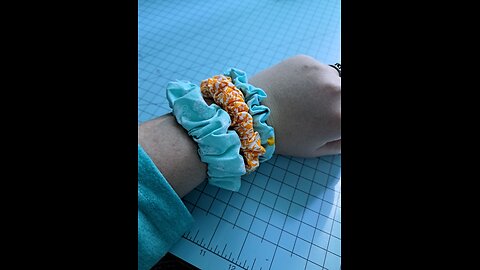 DIY Scrunchie | Fabric scrap project | Easy sewing project | Quick gift idea