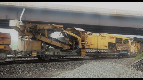 CSX pulling a Loram railvac #LRV7 + Intermodals.