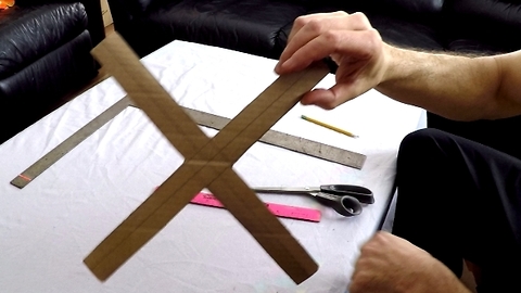 Creative Guy Shows How To Build Boomerang Out Of A Pizza Box