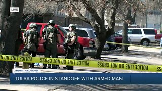 Tulsa police standoff with man with swords